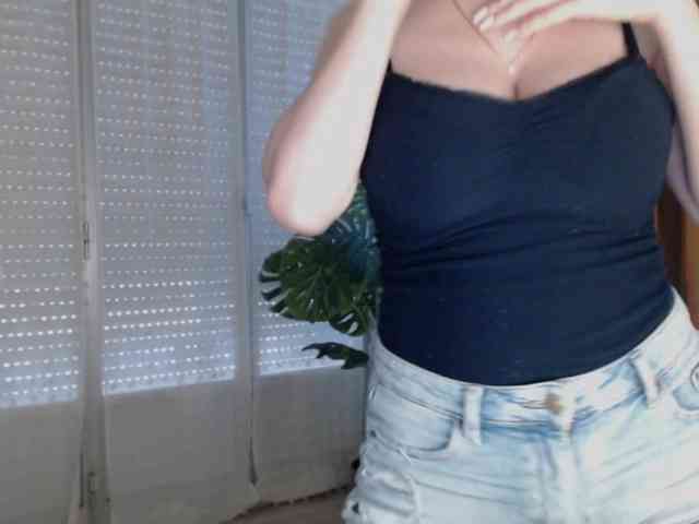 Alina-Lovely webcam