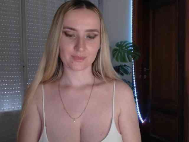 Alina-Lovely webcam