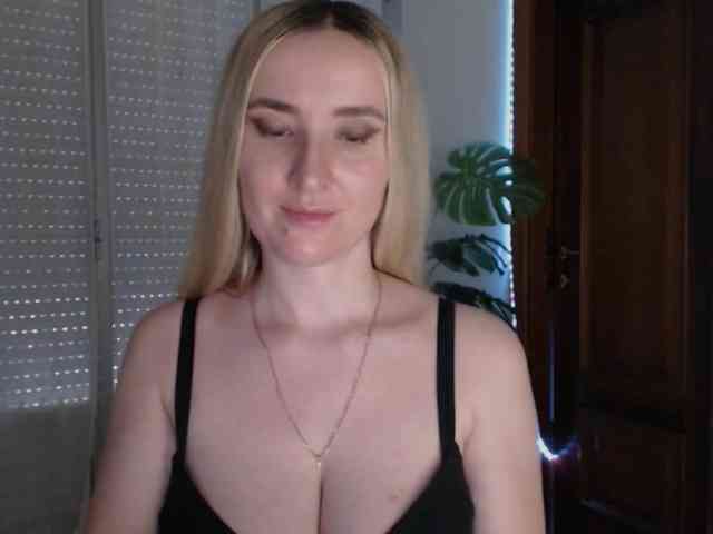 Alina-Lovely webcam