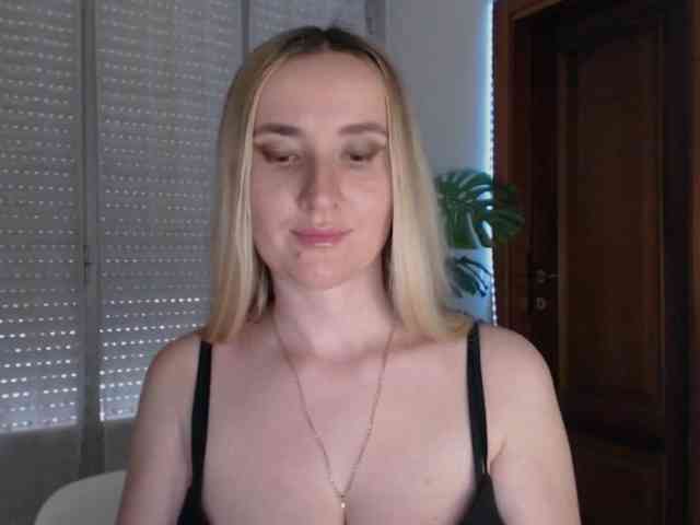 Alina-Lovely webcam