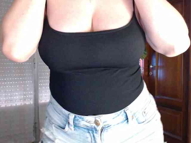 Alina-Lovely webcam