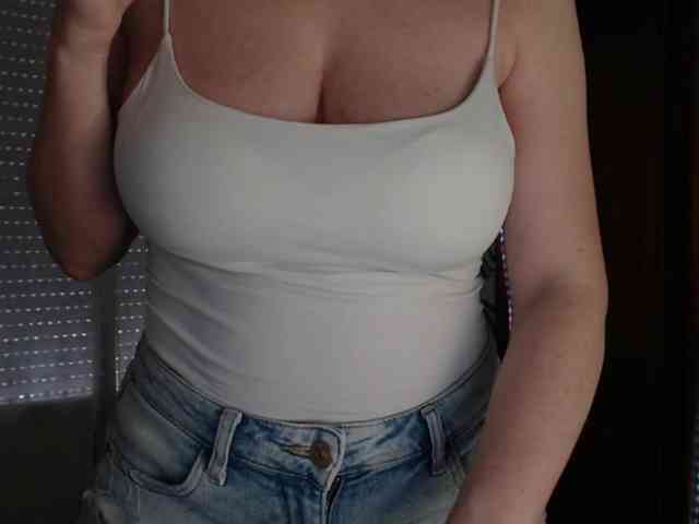 Alina-Lovely webcam