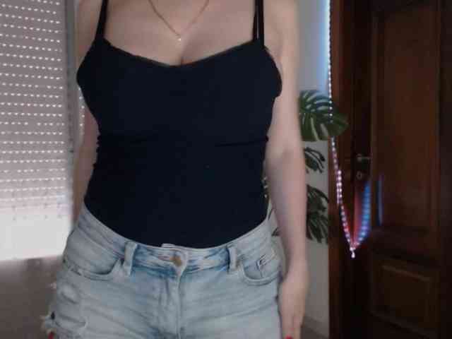 Alina-Lovely webcam