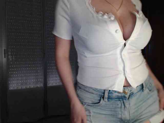 Alina-Lovely webcam