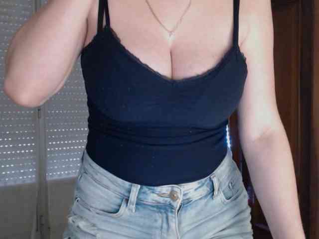 Alina-Lovely webcam