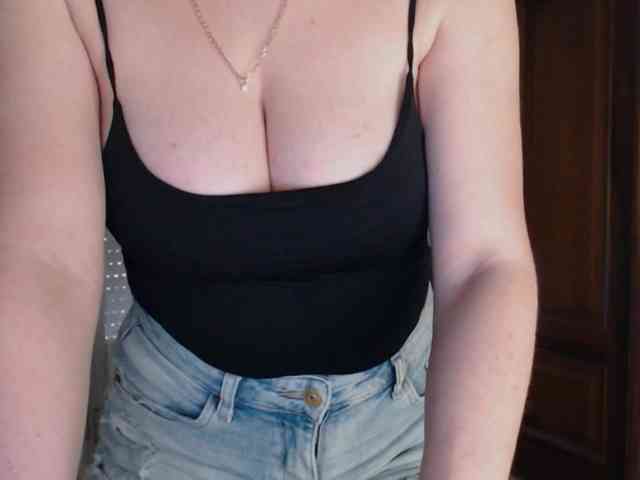Alina-Lovely webcam