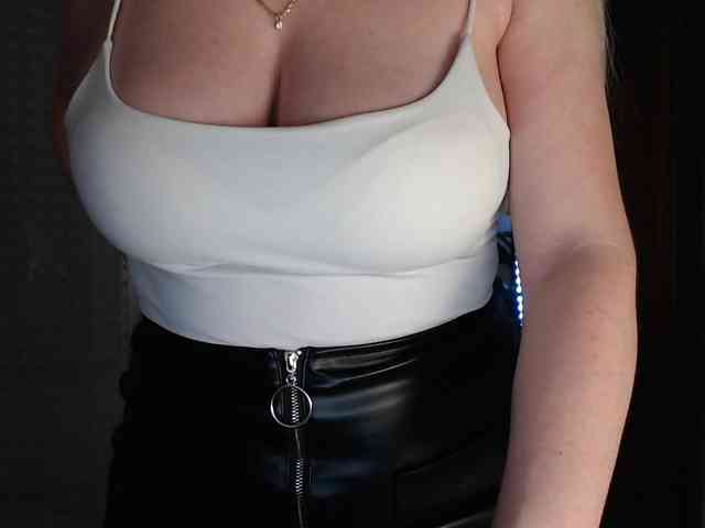 Alina-Lovely webcam