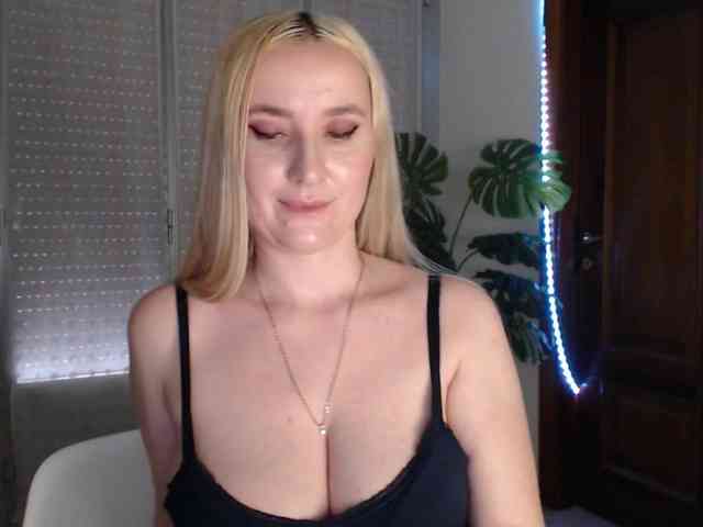 Alina-Lovely webcam