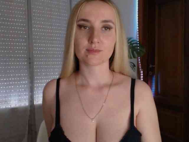 Alina-Lovely webcam