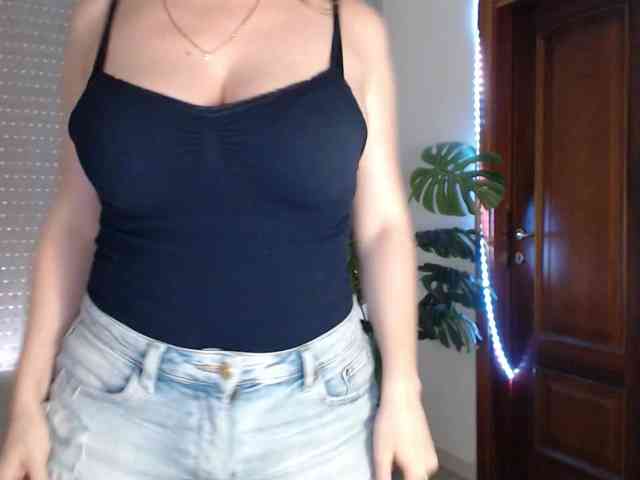 Alina-Lovely webcam