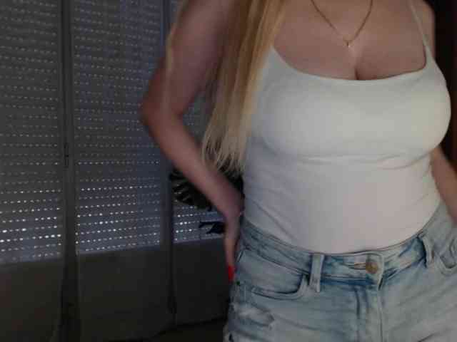 Alina-Lovely webcam
