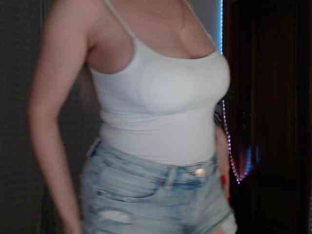 Alina-Lovely webcam