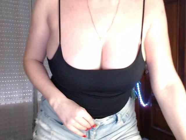 Alina-Lovely webcam