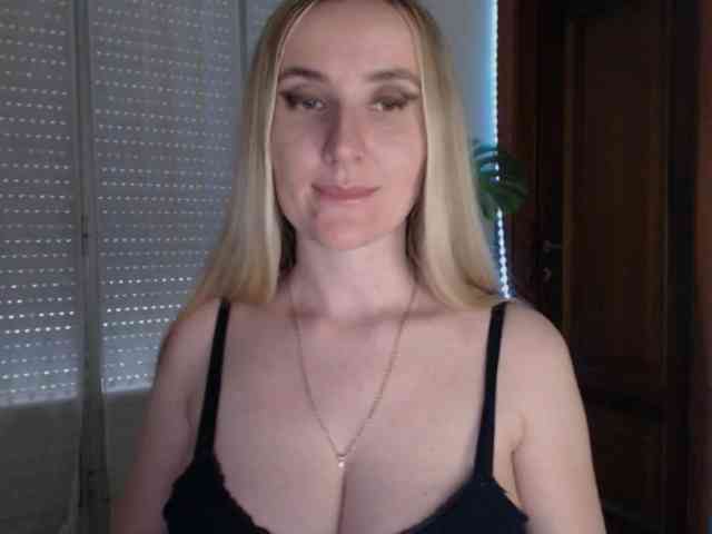 Alina-Lovely webcam