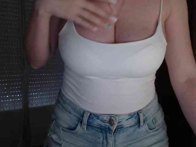Alina-Lovely webcam