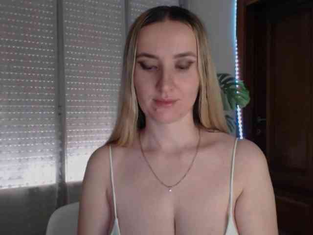 Alina-Lovely webcam