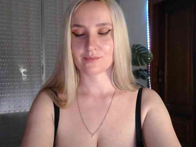 Alina-Lovely webcam