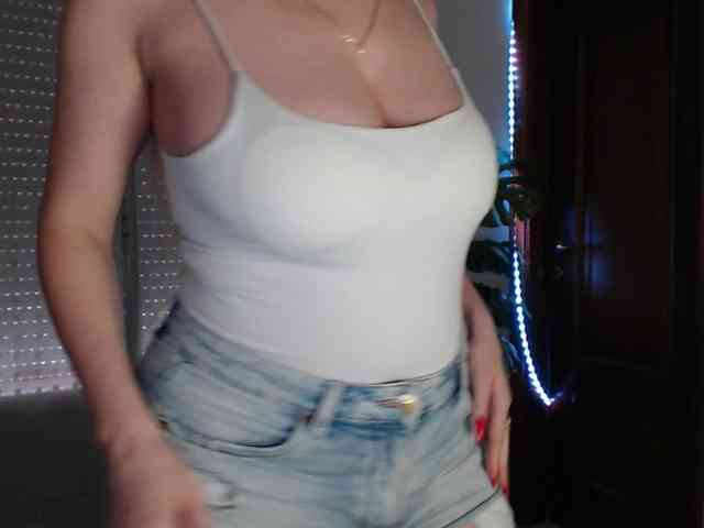 Alina-Lovely webcam