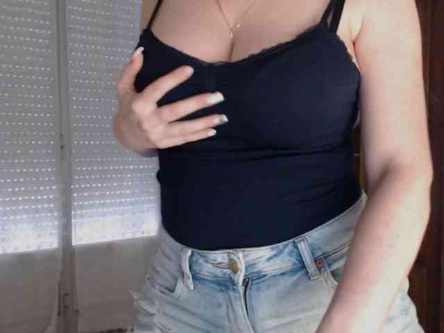 Alina-Lovely webcam