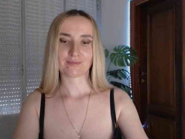 Alina-Lovely webcam