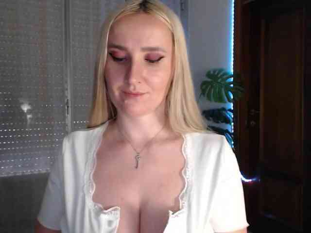 Alina-Lovely webcam