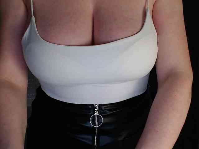 Alina-Lovely webcam