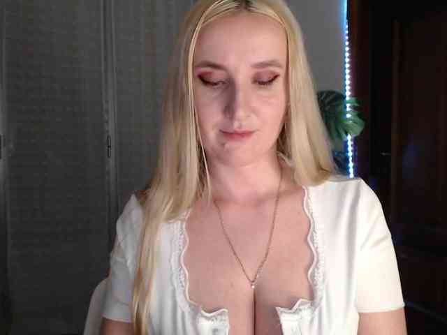 Alina-Lovely webcam