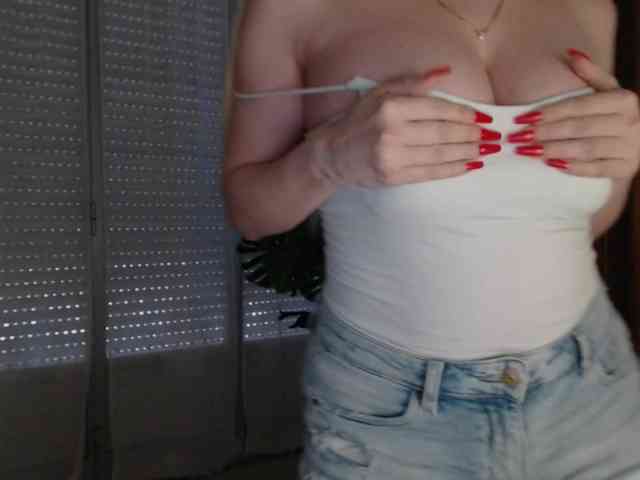 Alina-Lovely webcam