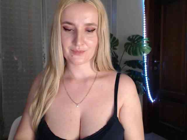 Alina-Lovely webcam