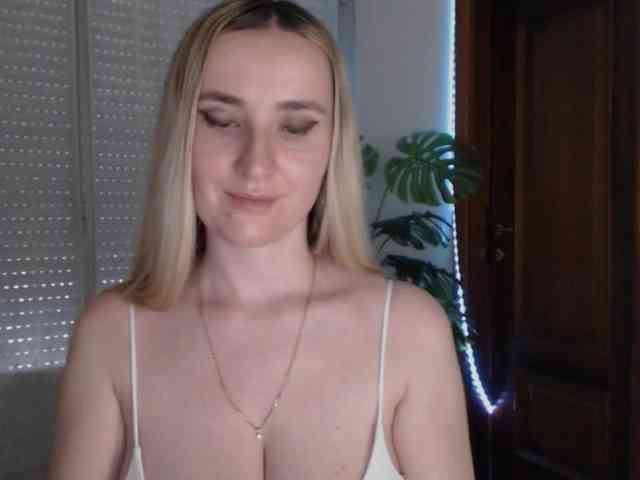 Alina-Lovely webcam