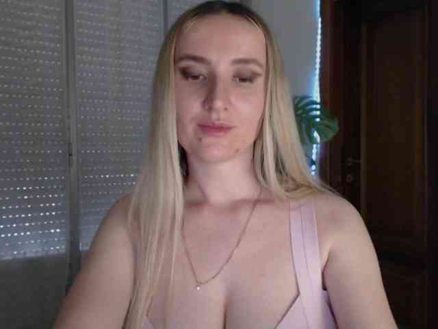Alina-Lovely webcam