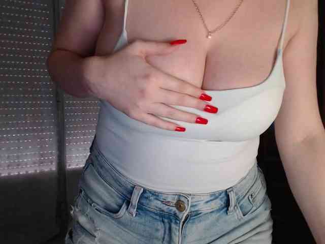 Alina-Lovely webcam