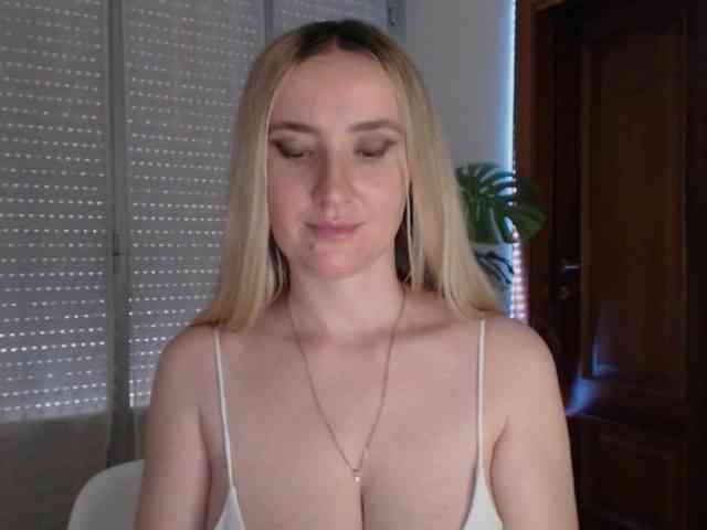 Alina-Lovely webcam