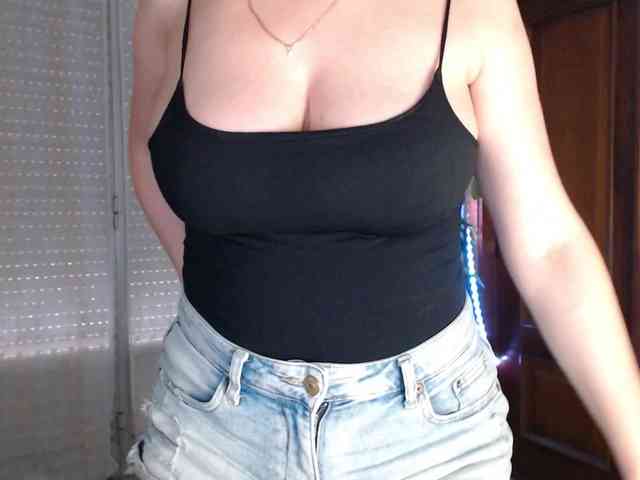 Alina-Lovely webcam