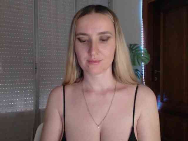 Alina-Lovely webcam