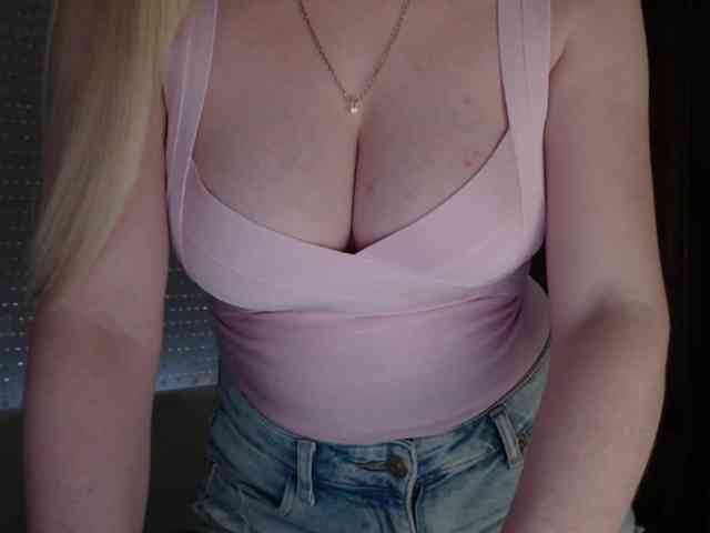 Alina-Lovely webcam