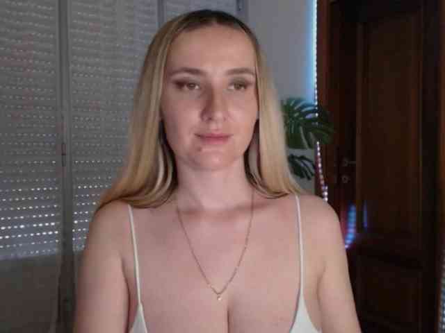 Alina-Lovely webcam