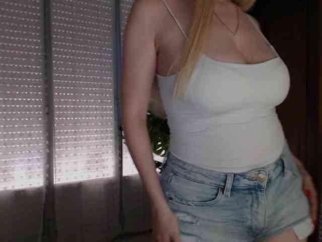 Alina-Lovely webcam