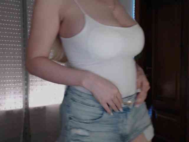 Alina-Lovely webcam