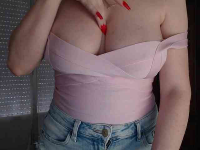 Alina-Lovely webcam