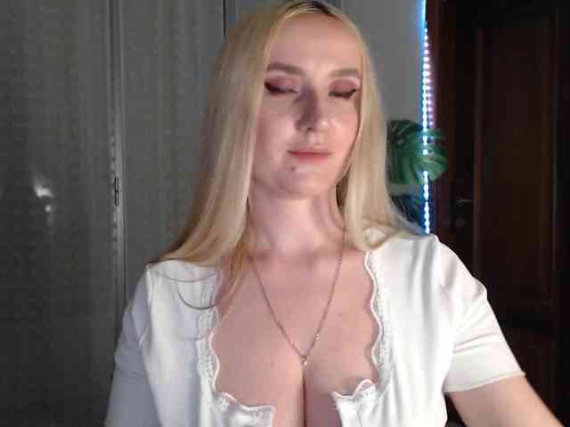 Alina-Lovely webcam