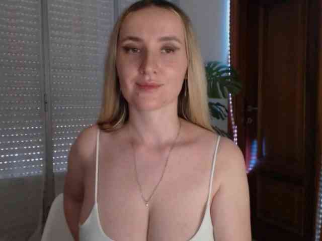 Alina-Lovely webcam