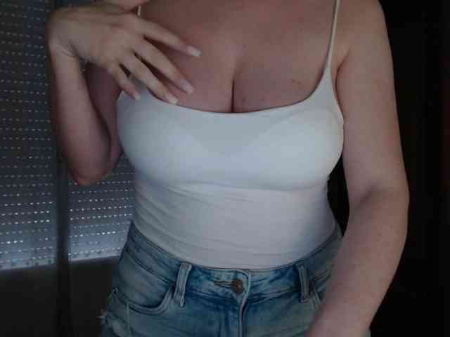 Alina-Lovely webcam