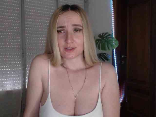 Alina-Lovely webcam