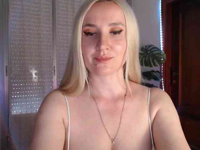 Alina-Lovely webcam