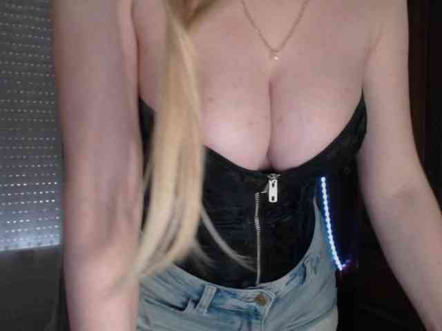 Alina-Lovely webcam