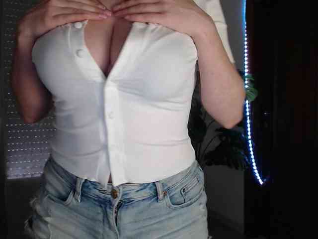 Alina-Lovely Live Webcam on BongaCams