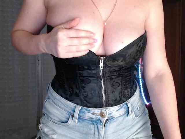 Alina-Lovely Live Webcam on BongaCams