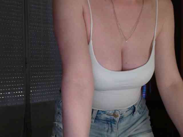 Alina-Lovely webcam