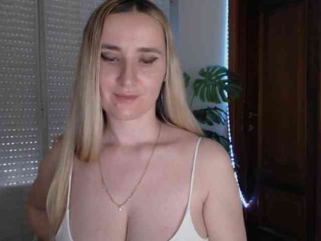 Alina-Lovely webcam